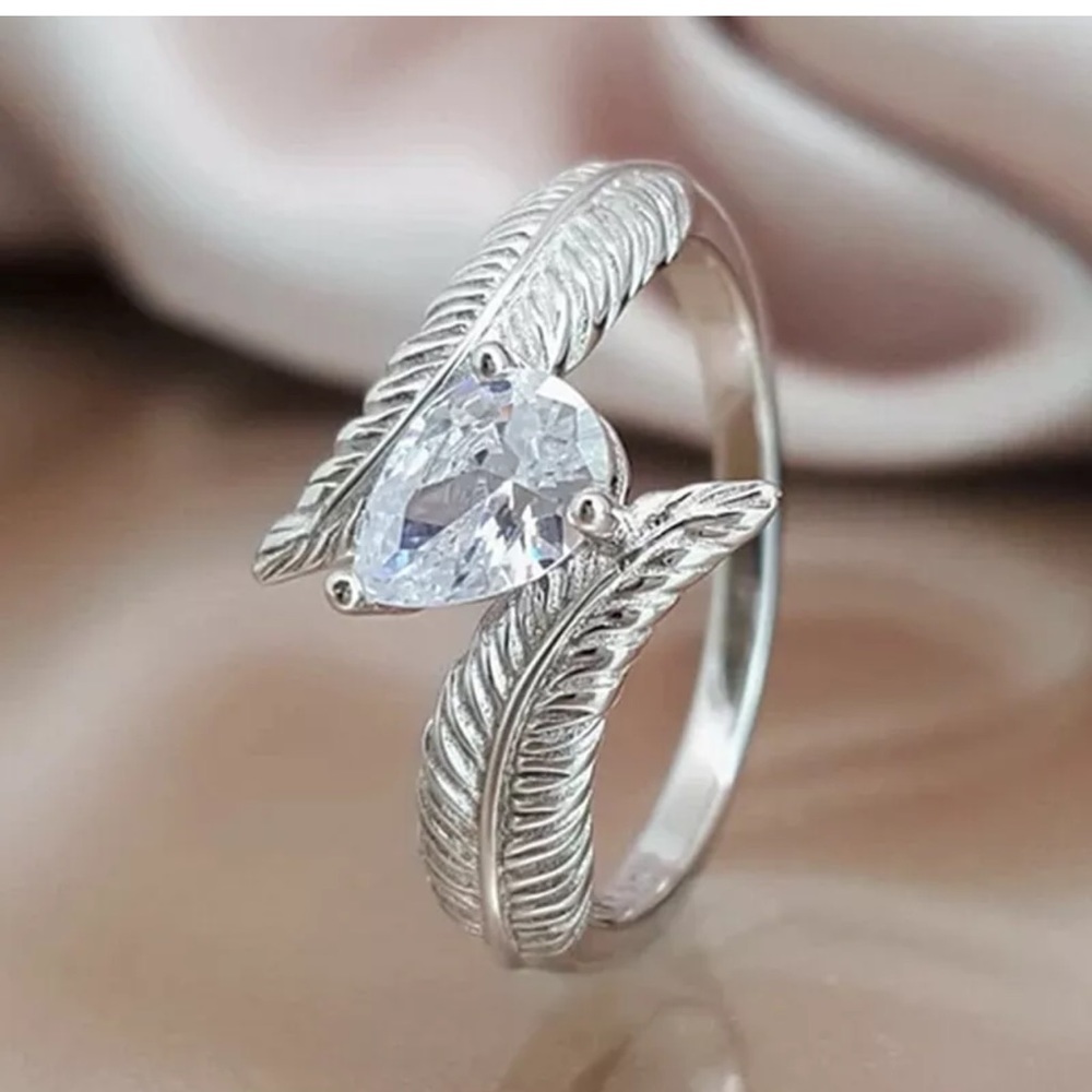 Elegant 925 Silver Rings Pear Cut Cubic Zirconia